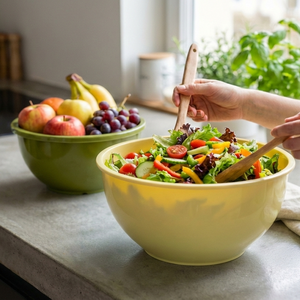 Greentainer 5-piece plastic mixing bowls with lids in yellow