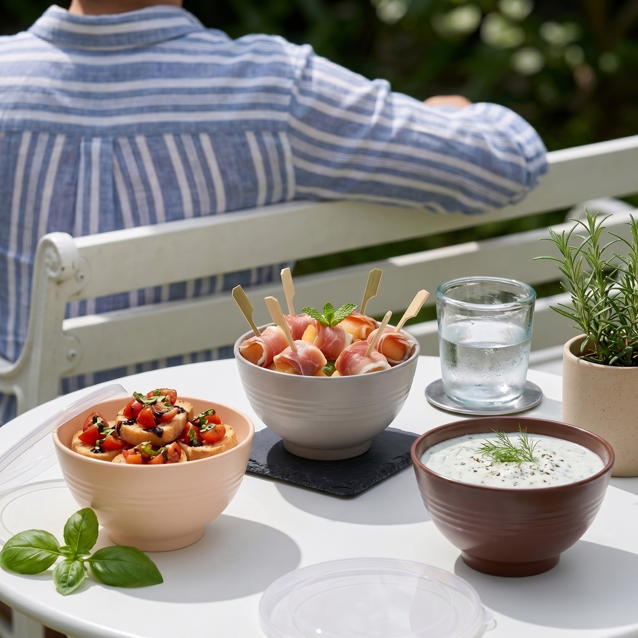 Greentainer 24oz plastic soup and salad bowls with lids, set of 4